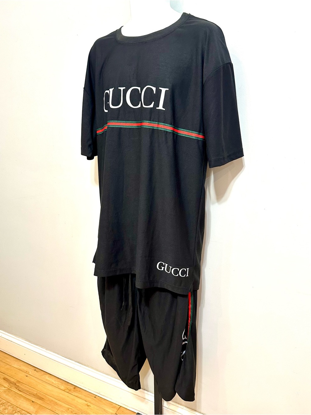 Gucci Black Tee and Shorts Set with Red Accent - Picture 9 of 13